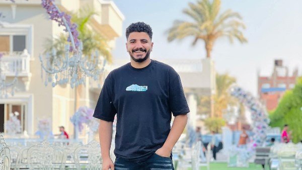 حوسام حسن ، الذي توفي في حفلة محمد رمضان