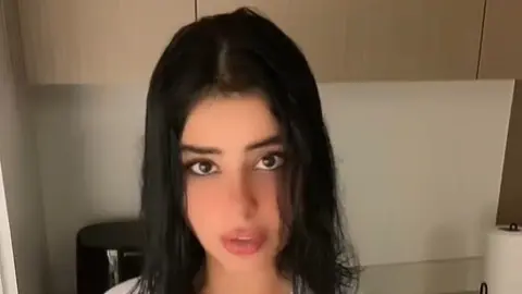 سبب ترحيل زينب ، أمير الكويت ، من البحرين